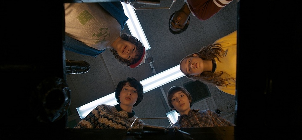 سیدی سینک، جو کری، فین ولفهارد، گیتن ماتارازو و کیلب مک لافلین در «چیزهای عجیب» (Stranger Things)